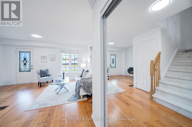 Building Photo - 505 Rossland Rd E