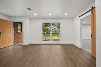 Building Photo - 4903 Mayflower St