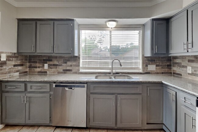 Foto del edificio - 3602 Bear Lake Dr