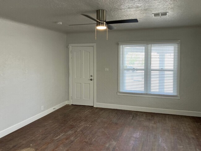 Foto del edificio - 423 E Crescent Ave