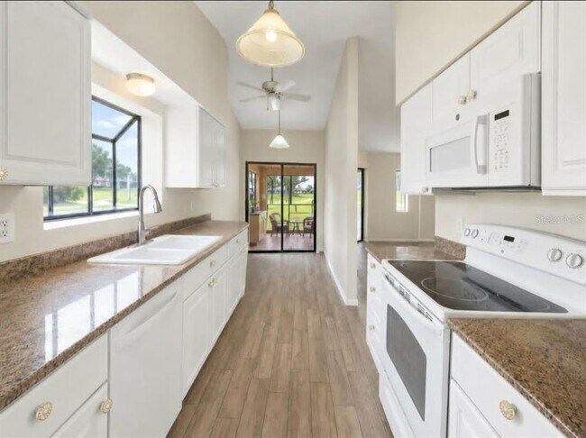 Building Photo - 1203 Saxony Cir