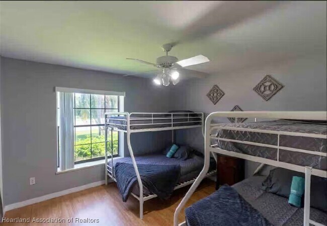 Foto del edificio - 3116 Tanglewylde Ave