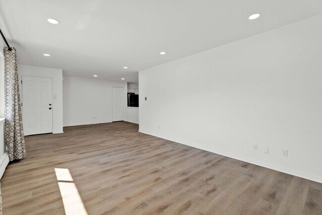 Foto del edificio - APARTMENT FOR LEASE - 2BD 1BTH NEWLY RENOVATED