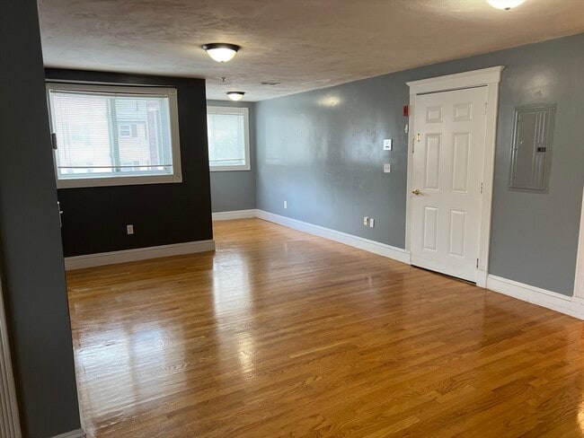 Building Photo - 144 Washington St