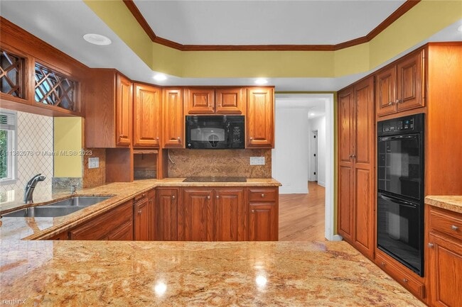 Building Photo - 4 br, 4 bath House - 2349 NE 8th St