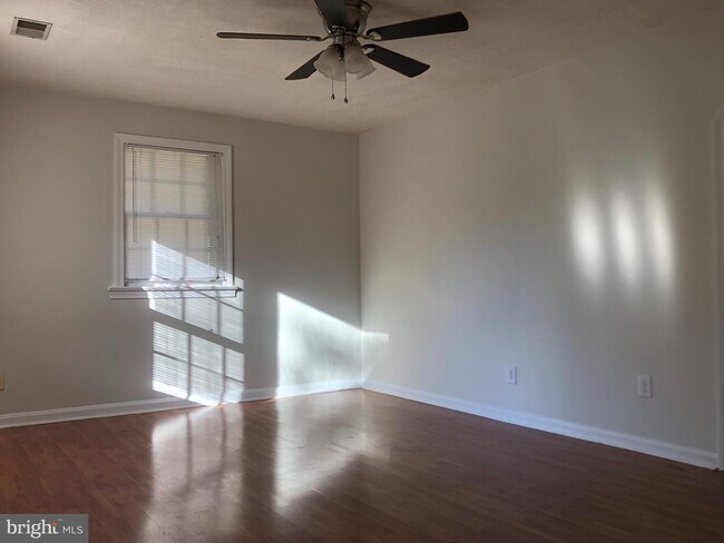 Foto del edificio - 7815 Bensville Rd
