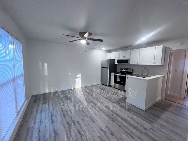 Foto del edificio - 903 Forest Dale Ln