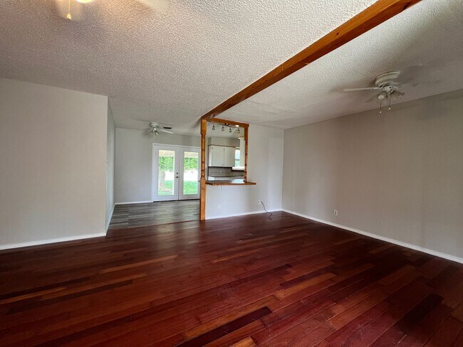 Building Photo - 1605 SE Clover