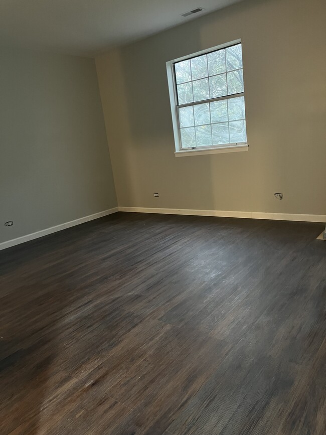 6 N Victoria Ln Unit C, Streamwood, IL 60107 Condo for Rent in