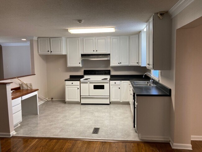 Foto del edificio - 3 bedroom, 3 bath house