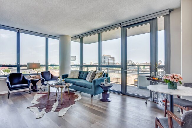 Foto del edificio - 410 N Milwaukee Ave