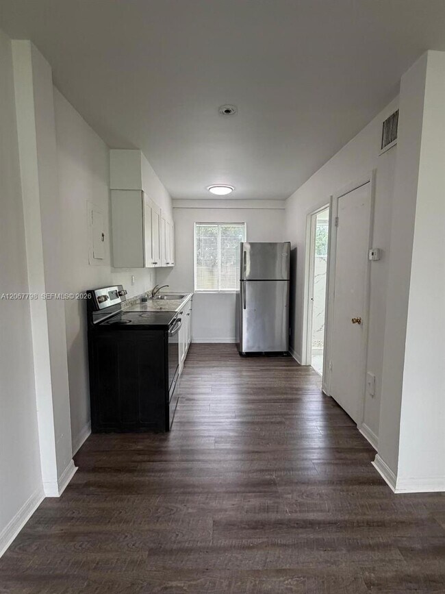 Building Photo - 670 NE 88th Terrace