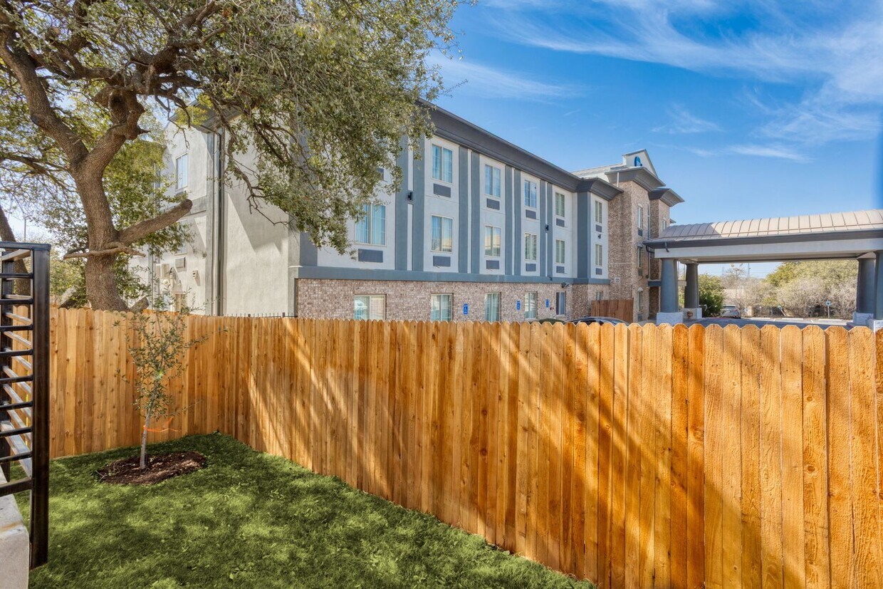 Foto principal - Gorgeous Luxury Townhome
