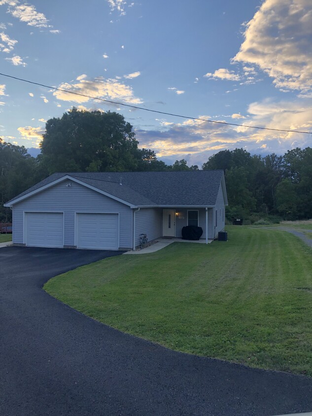 Newly constructed 2 bed 2 bath duplex with full kitchen - 1767 Eastbrook Rd