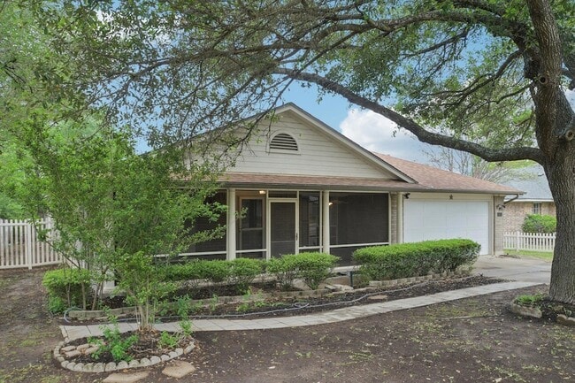 Building Photo - 1300 Leah Ln