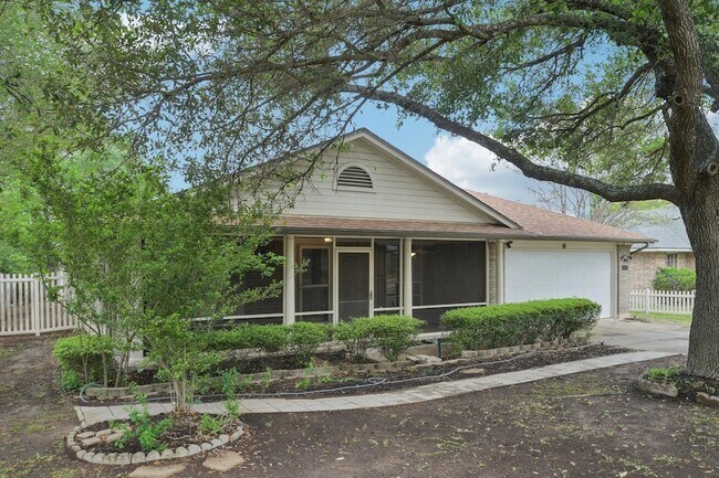 Foto del edificio - 1300 Leah Ln