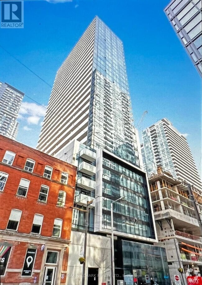 Building Photo - 11-2711 Charlotte St