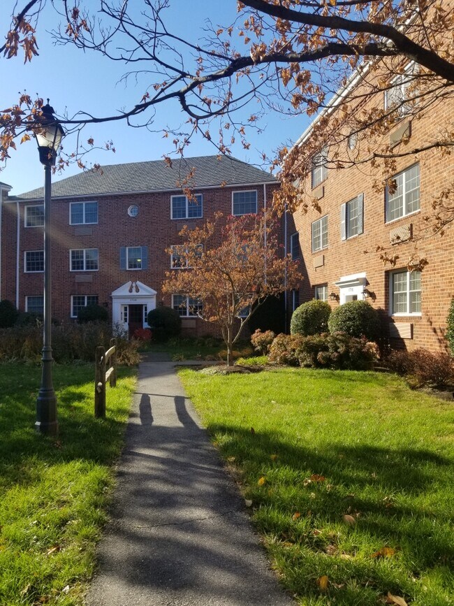 1710 W Abingdon Dr Unit 102, Alexandria, VA 22314 Condo for Rent in