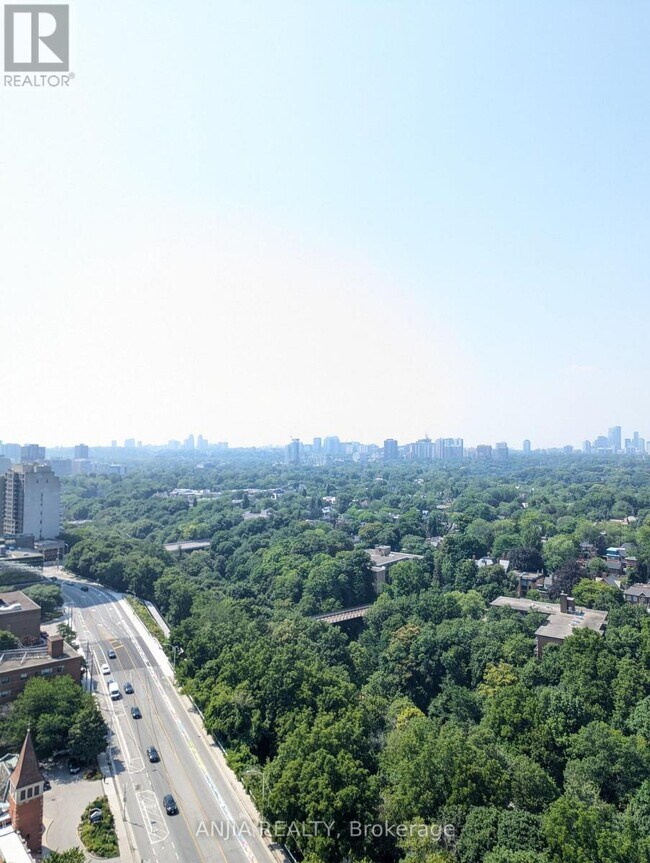 Photo du bâtiment - 575-2575 Bloor St E