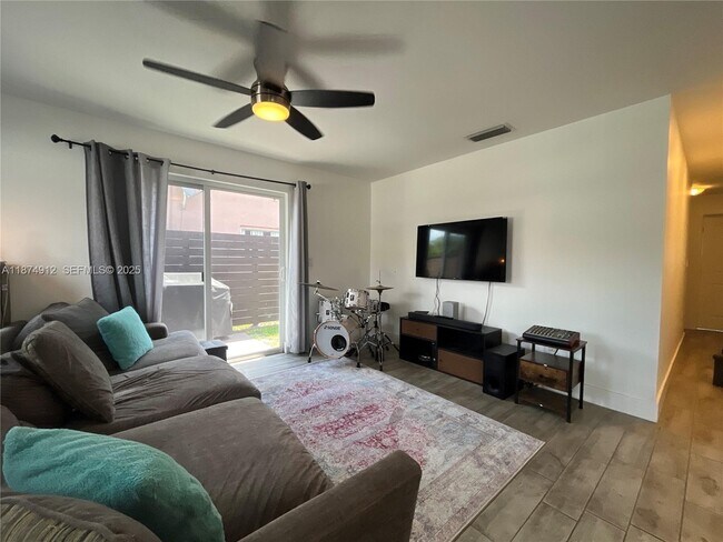 Foto del edificio - 130 NW 57th St