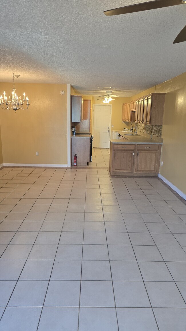 Foto del edificio - 819 E Rosewood Ln