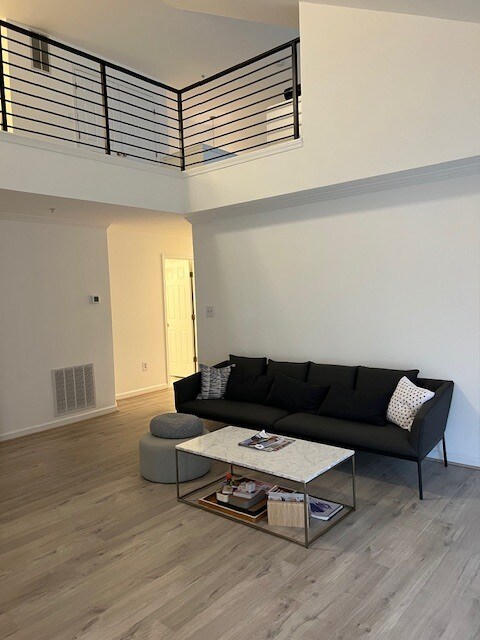 Sala de estar - 121 Timberbrook Ln