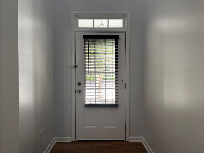 Foto del edificio - 1625 Gardner Park Dr
