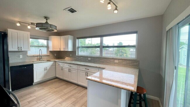 Foto del edificio - 5923 Fair Green Rd