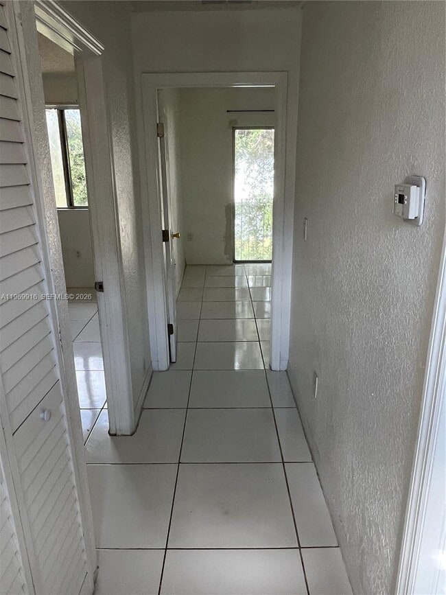 Foto del edificio - 1679 Sunrise Blvd