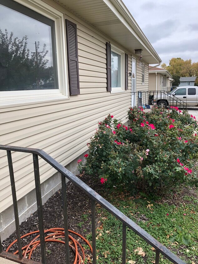 Primary Photo - 2208 Chanticleer St