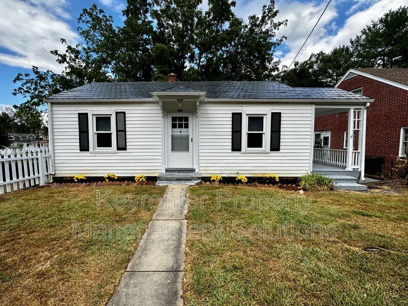 1021 Stoneburner St, Staunton, VA 24401 House Rental in Staunton, VA