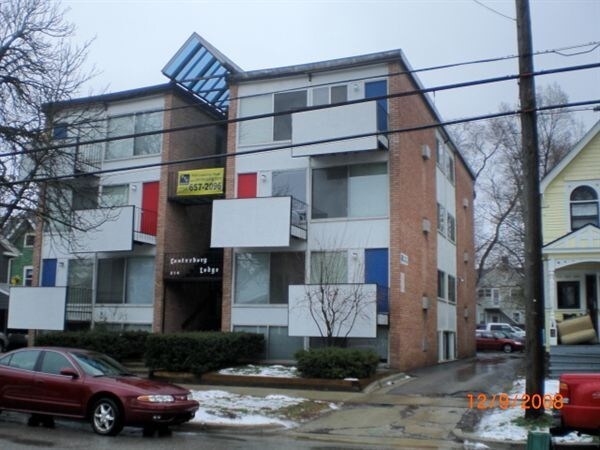 Primary Photo - 214 N Thayer St