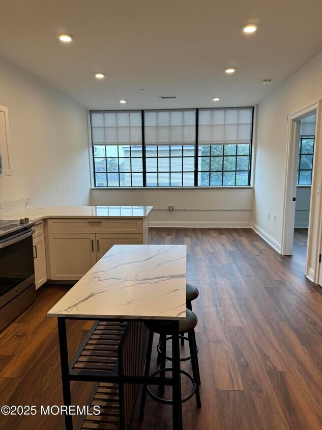 Foto principal - 179 Chelsea Ave
