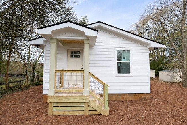 Foto del edificio - NEW CONSTRUCTION AVAILABLE APRIL 1ST!