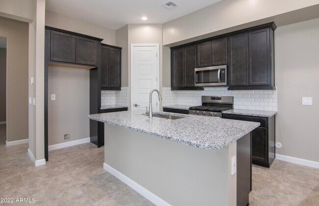 Kitchen - 4882 E Helena Dr