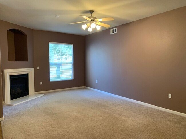 Foto del edificio - Two Bedroom & Two Bathroom Condo in Syrah at Natomas Park