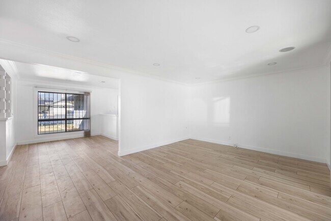 Building Photo - 371 W Easton St