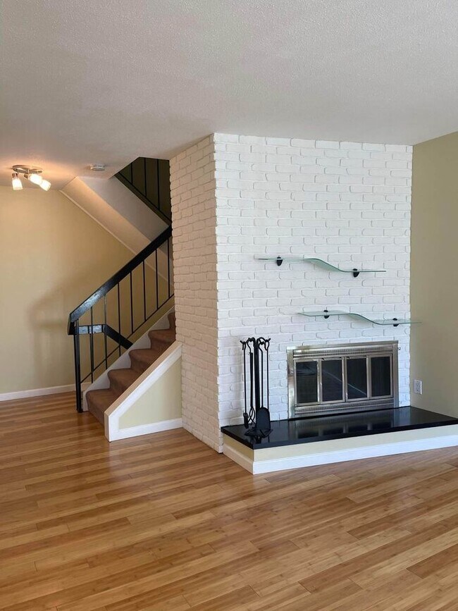 12 Peddlars Dr Unit 12, Branford, CT 06405 Condo for Rent in Branford