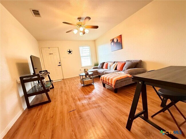 Foto del edificio - 1008 Circle M Dr