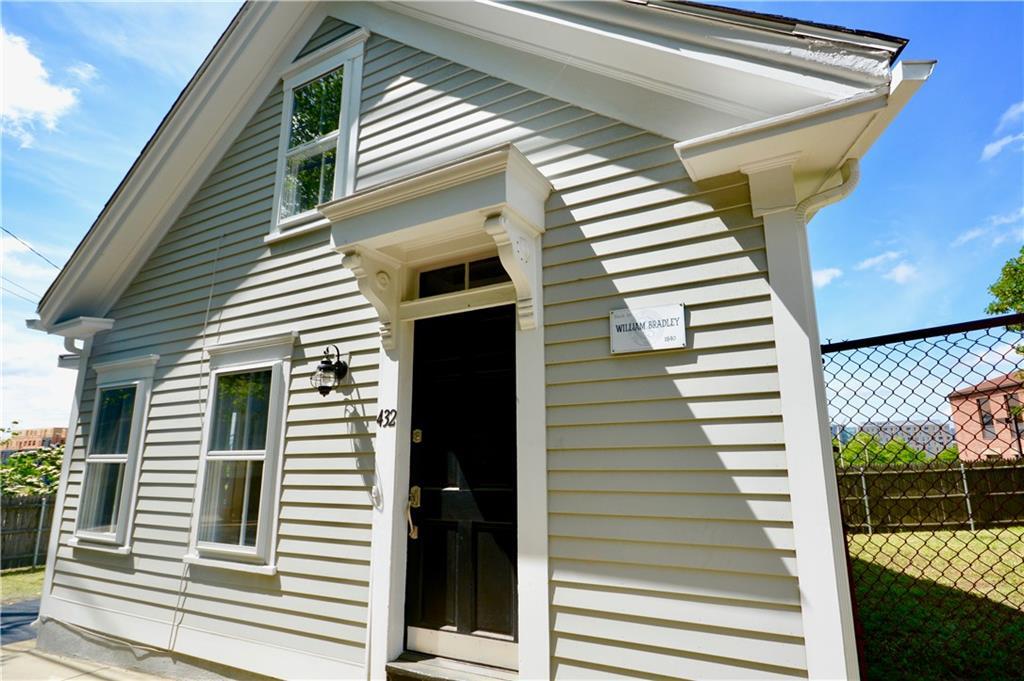 Primary Photo - 432 Benefit St