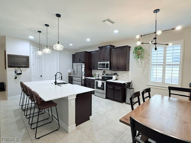 Foto del edificio - 2852 Royal Gardens Ave