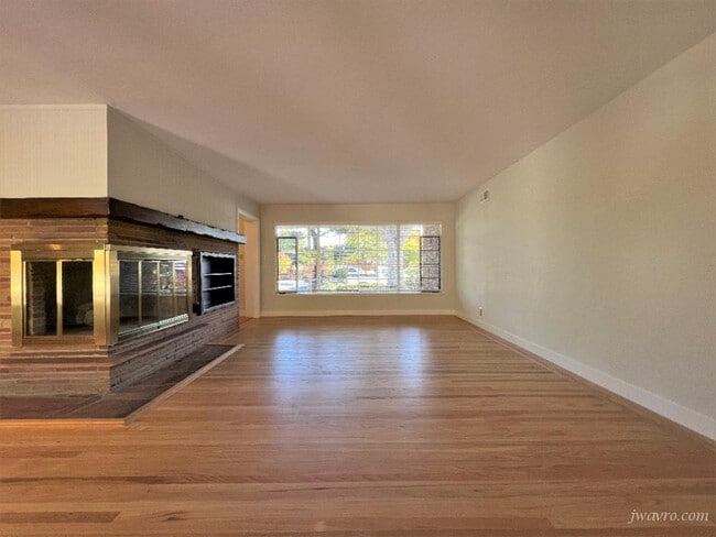 Building Photo - 831 Seale Ave