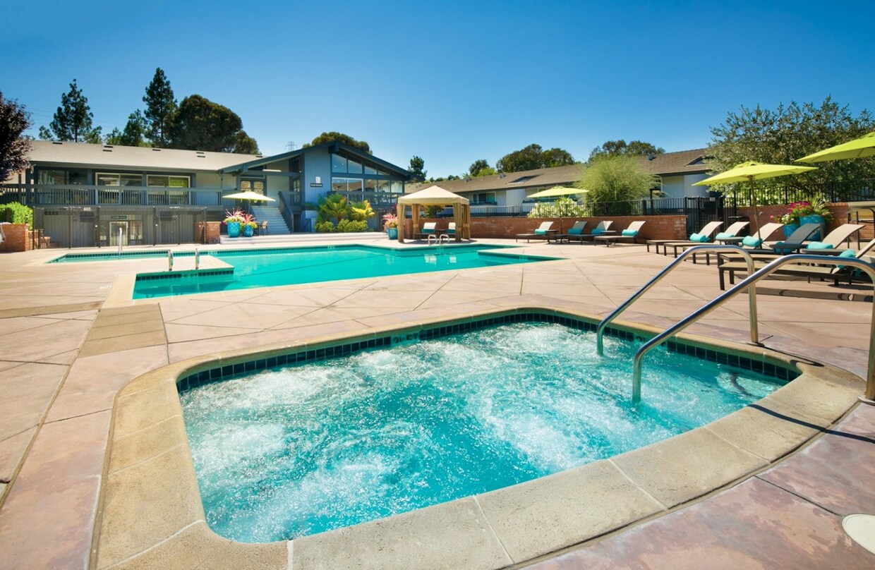 Clubhouse and pool/spa area - 303 Masters Ct