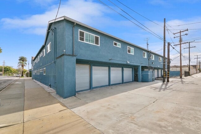 Building Photo - 1495 Peterson Ave