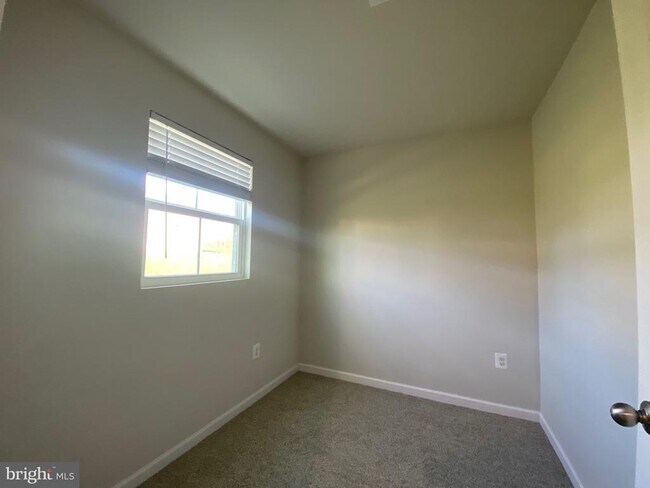 Building Photo - 105 Penny Ln