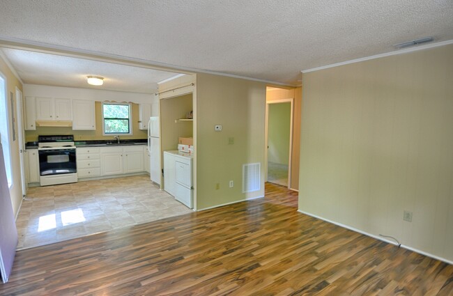 Building Photo - 106 Forsyth Dr