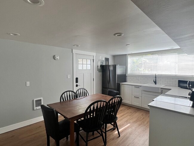 Building Photo - 67 E 400 N