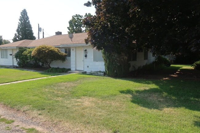 Building Photo - 121 N Miller St
