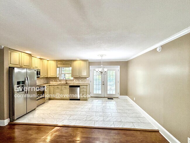 Foto del edificio - 6821 Knollcrest Dr