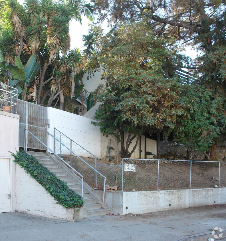 Primary Photo - 904-910 Silver Lake Blvd